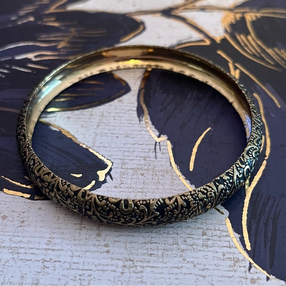 5/&45 Vintage Bold Gold Metal and Black Enamel Floral Patterned Bangle Bracelet - Picture 1 of 10